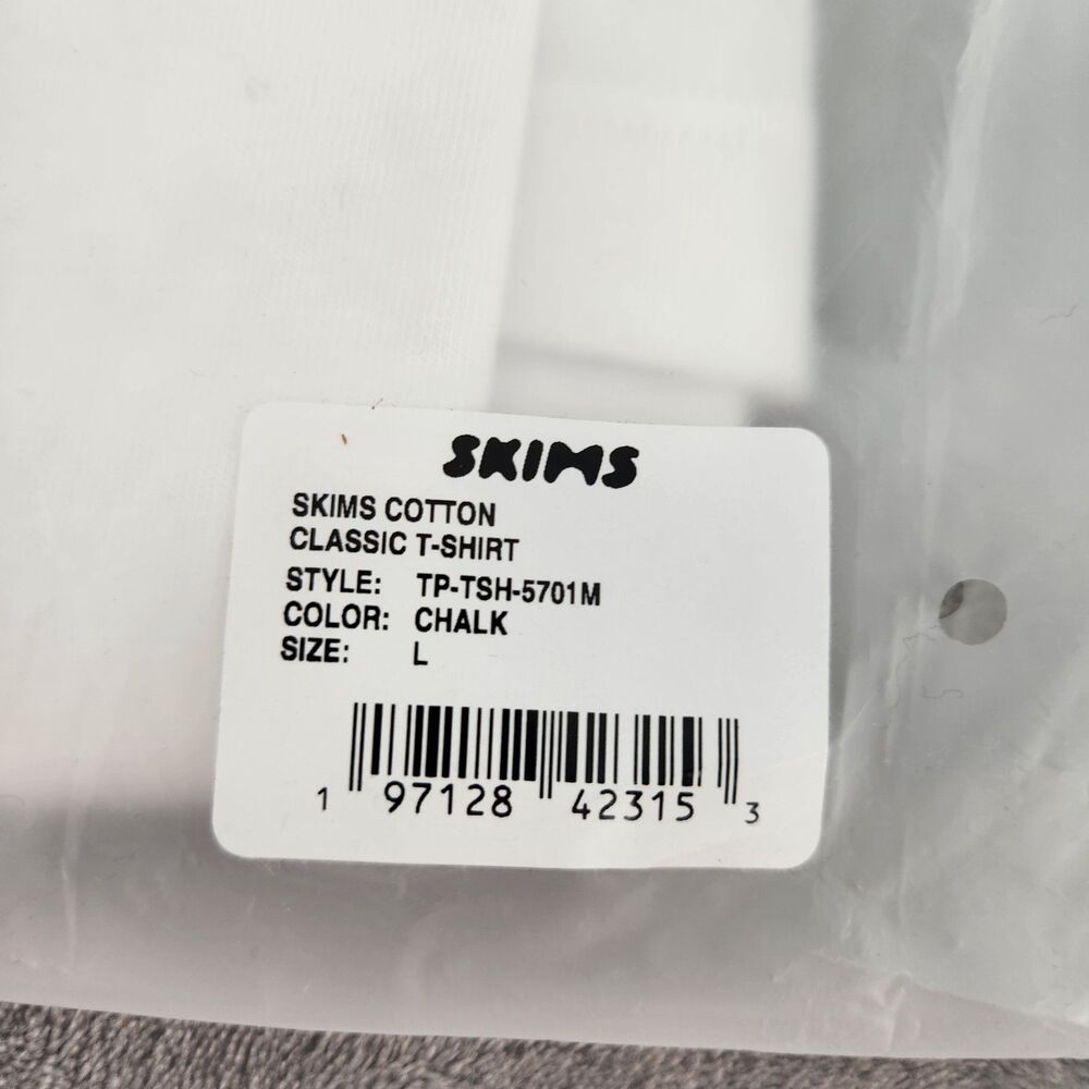 SKIMS Men's Large White Chalk Cotton Classic T-Shirt NWT $44 - Picture 2 of 8